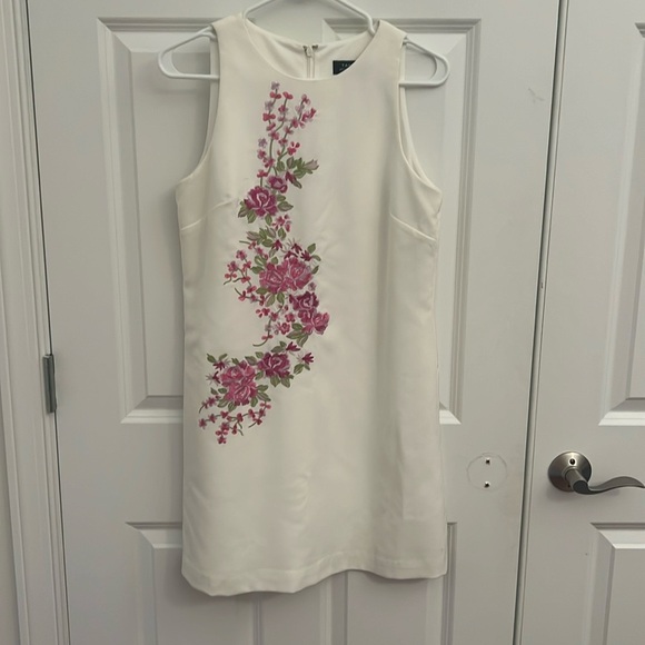 Tahari Floral Embroirdered Shift Mini Dress Size S - Picture 1 of 7